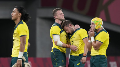 Rugby Australia reprimands players over boozy flight as sevens cuts loom
