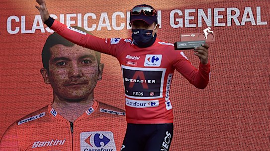 Richard Carapaz is back in the lead.