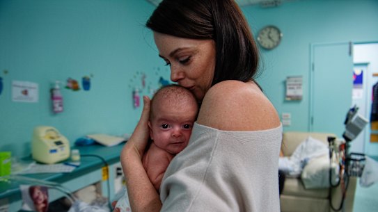 How Jodie's touch helped premature baby Georgia thrive in neonatal ICU