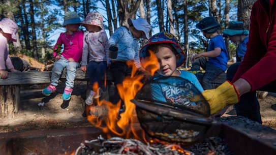 Big Fat Smile preschool in Bundanoon encourages children to build a fire to expose them to character-building risks