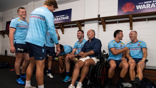 Richard Tombs speaking to Waratahs players in the Leichhardt Oval dressing rooms.