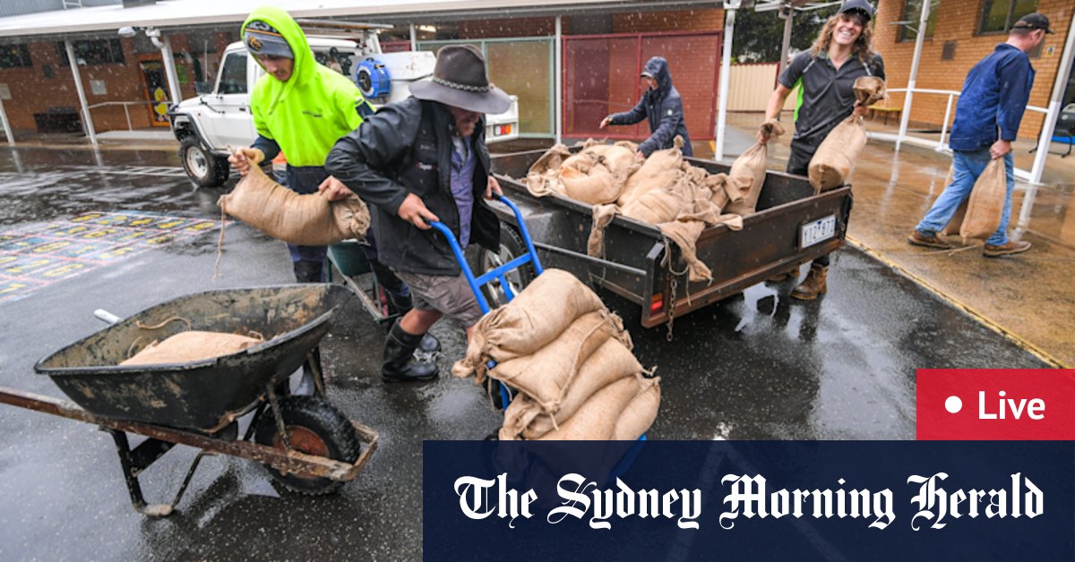 Victorian floods: Towns evacuated, Melbourne suburbs on alert as waters rise - Vimarsana News