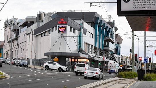 SMH News Sydney. Reporter Andrew Taylor. Photo shows, Randwick councillors Philipa Veitch, Kym Chapple, Deputy Mayor Rafaela Pandolfini, Michael Olive outside Souths Juniors in Anzac Parade, Kingford. Photo Peter Rae. Tuesday 5 October, 2022