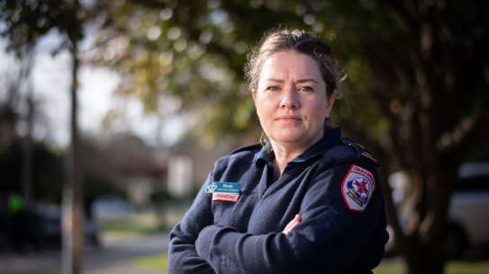 Melbourne paramedic Shelly Tennant saw Victorians like her struggling with the pandemic pressures of home schooling, financial insecurity and a lack of support.