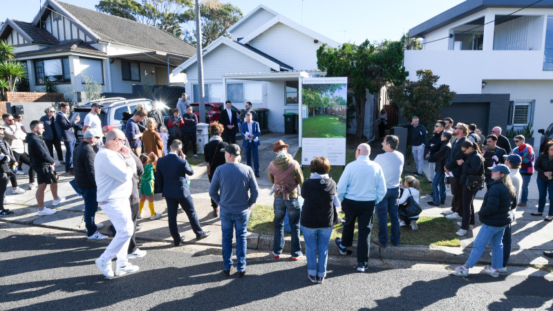 Maroubra semi sells for $2.5 million, after first bid tops auction reserve