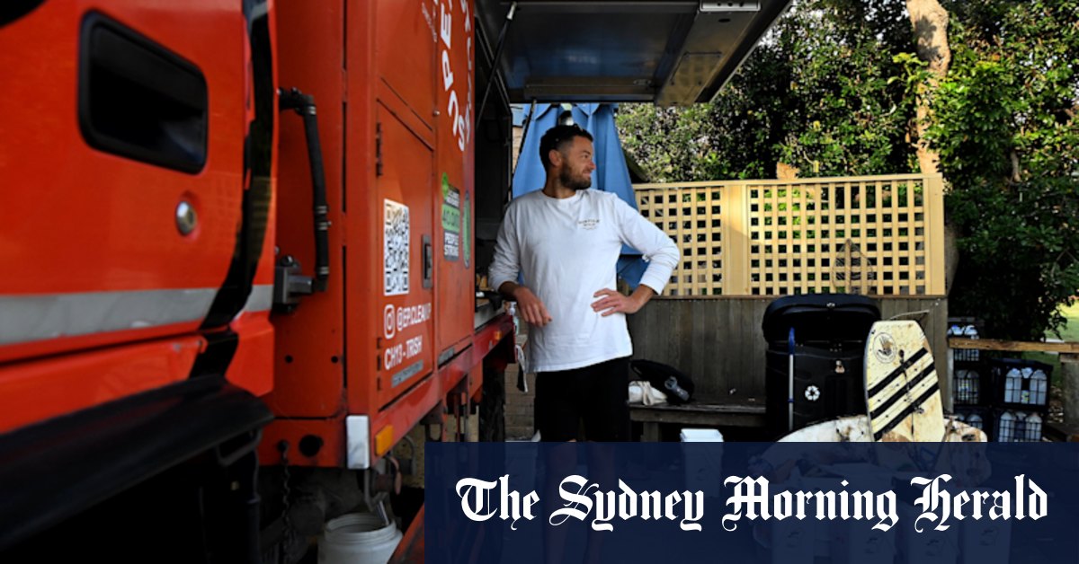 Sydney's beaches: Volunteer cleaners find cocaine, porn, plastic bottles - Vimarsana News