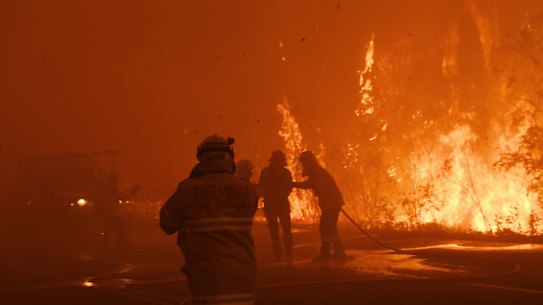 The Gospers Mountain fire crosses Bells Line of Road.