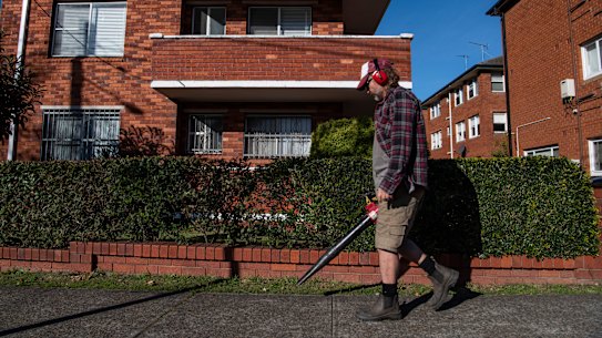 Generic leaf blower, gardening, landscaper. 22nd July 2021 Photo Louise Kennerley  SMH