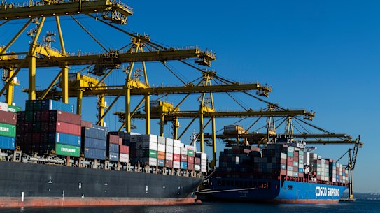 Industrial action at the nation's wharves has been stopped.