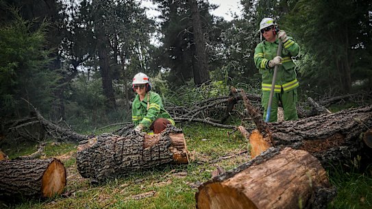 Teagan Morris ( left ) and Renelle Verkes, both female firefighters with Melbourne Water. 