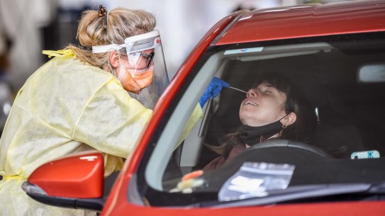 People getting tested for COVID-19 in Melbourne.