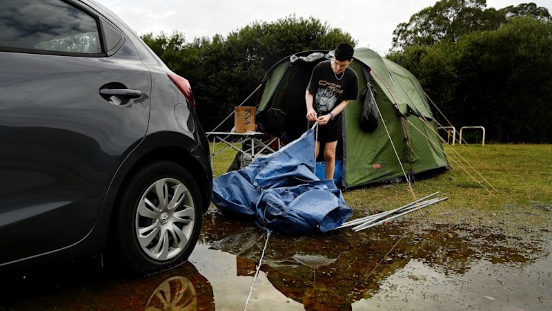 Sydney region battered by rain as flash flooding concerns remain