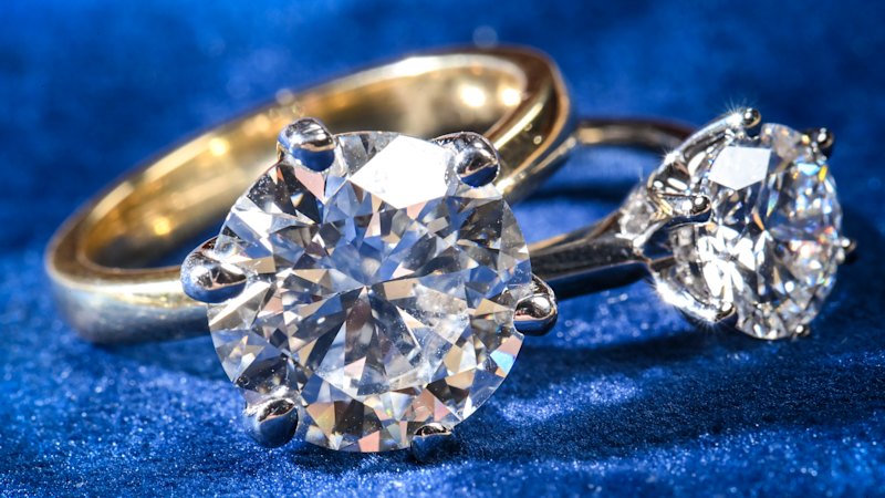 smh.com.au - Madeleine Heffernan - Natural or lab-grown? Shine on a divided diamond industry as Taylor Swift's vintage ring sets trend