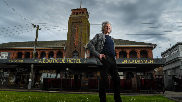 Les plans to turn his country pub into a haven for creative people