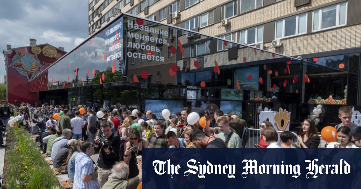 McDonald’s ponownie otwiera się w Rosji z niegrzeczną nazwą