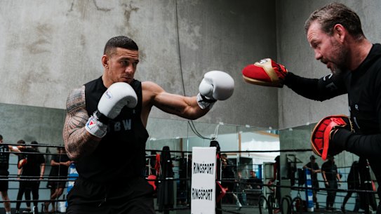 Sonny Bill Williams works out with trainer Andy Lee.