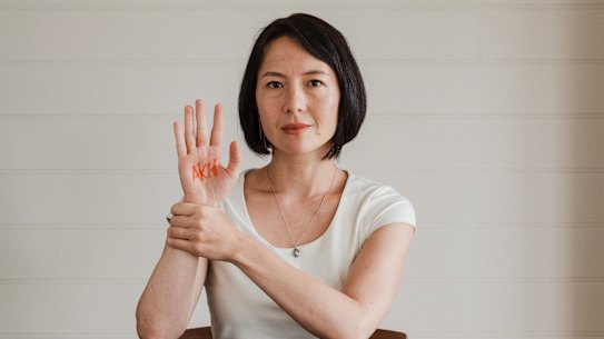 Sarah Dingle displaying the donor code, AKH, that helped confirm she’d found her biological father.