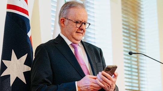 The Prime Minister’s phone number has been made available online. 