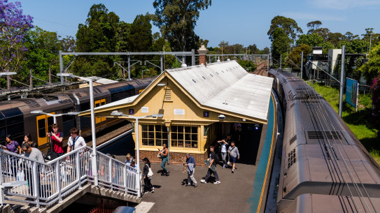 Gordon train station