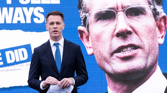 NSW Labor leader Chris Minns and the party’s billboard truck.