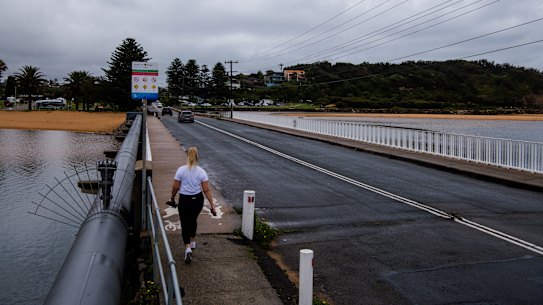 Narrabeen Lagoon Bridge at Ocean Street on Monday, the border between the northern and southern bubbles on the northern beaches. 