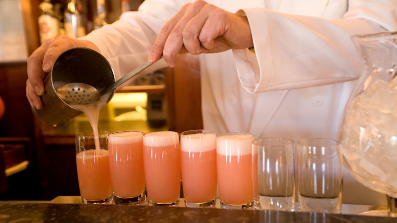 Lifestyle article recommends a specific cocktail described as uniquely romantic