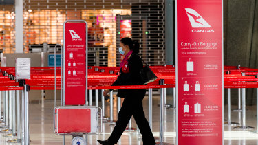 Qantas will require its frontline staff to be vaccinated against the coronavirus by November.