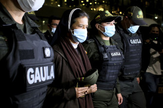 Papa, kaçırılan Kolombiyalı rahibe Gloria Cecilia Narvaez'in Ekim 2021'de serbest bırakılması için 1 milyon avroya izin verdi. 