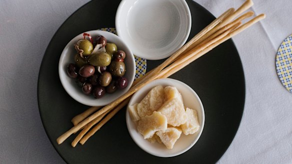 A classic Italian starter – marinated olives, Parmigiano reggiano and grissini.