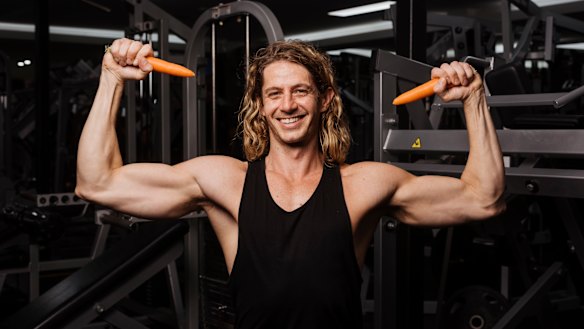 Ben Saravia, a bodybuilder and personal trainer who eats a plant-based diet.