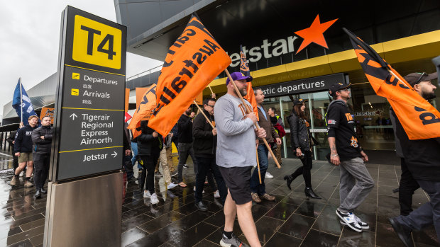 Jetstar workers and union officials protest at Melbourne Airport. 