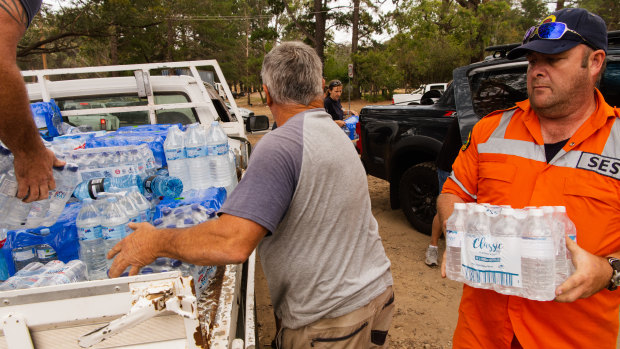 Families affected by Saturday's fires in Balmoral received a helping hand from the community of Russell Vale.