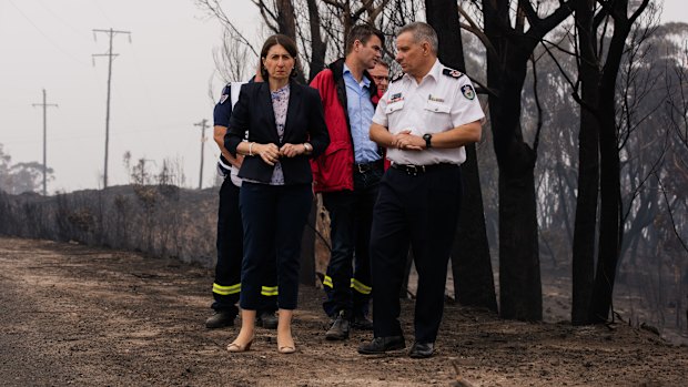 NSW Premier Gladys Berejiklian and RFS Deputy Commissioner Rob Rogers visit The Darling Causeway. 