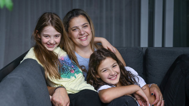 Vali Creus with her 10-year-old twins, Alexis and Kaia.