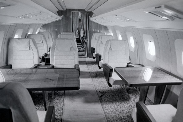 Despite a spacious first-class cabin, the ride was exceedingly uncomfortable due to extreme engine noise and insufficient cabin pressure.