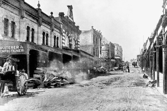 Cleaning up Erskine Street in The Rocks during the bubonic plague in 1900. 