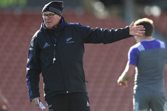 Mike Cron coaching with the All Blacks.