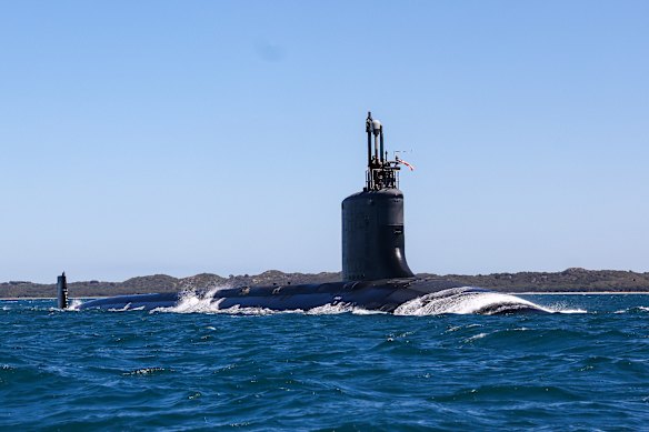 Australia will now buy only second-hand submarines from the US, rather than a mix of new and old submarines.