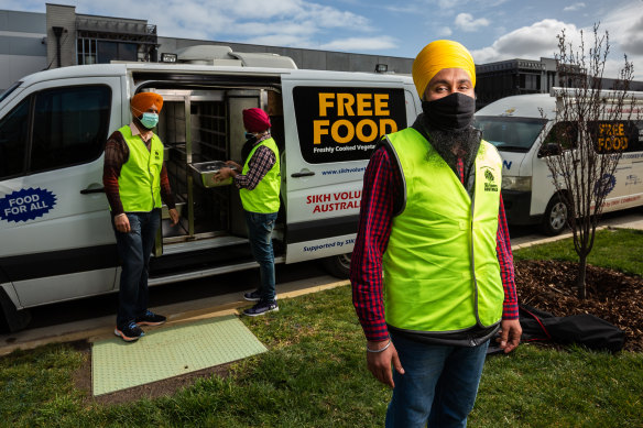 Manpreet Singh, vice-president of Sikh Volunteers Australia, with some of the volunteers.