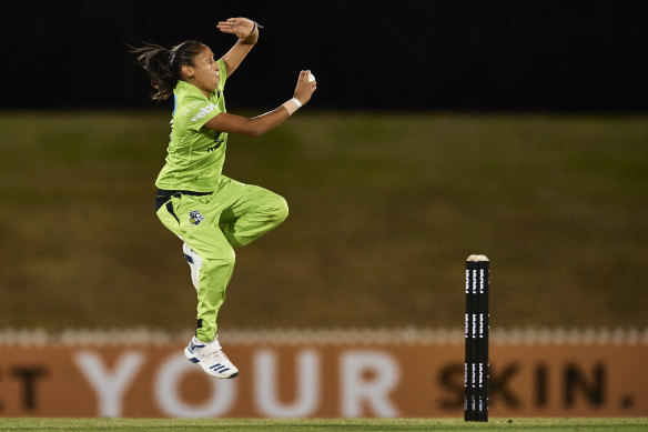 Like Thunder: Sydney's Shabnim Ismail bowls. 