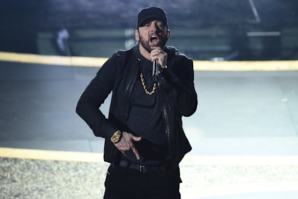 Eminem se apresentando no Oscar em 2020.
