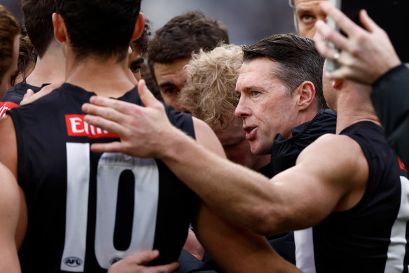 Craig McRae instructs his Magpies.