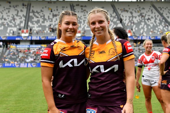 Jada Ferguson and Tarryn Aiken playing for the Broncos together in 2021.