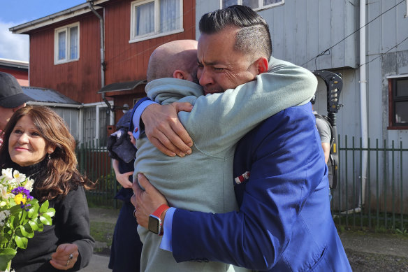 Son stolen at birth hugs mother for first time in 42 years Son stolen at birth hugs mother for first time in 42 years
