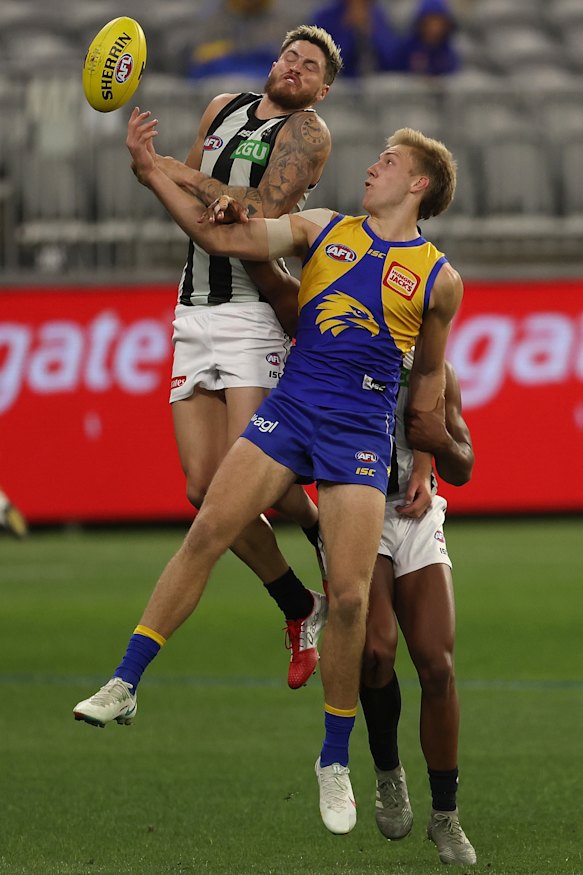 Jack Crisp goes for a big mark.