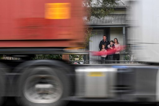 Children grow up with the consequences of traffic pollution.