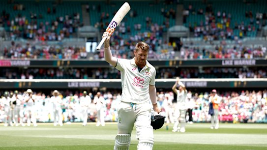 David Warner salutes the SCG crowd after being dismissed for the final time in Test cricket.