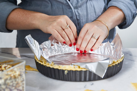 Line the pastry shell with foil or baking paper.