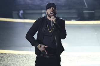 Seventeen years late: Eminem performs Lose Yourself at the Oscars.