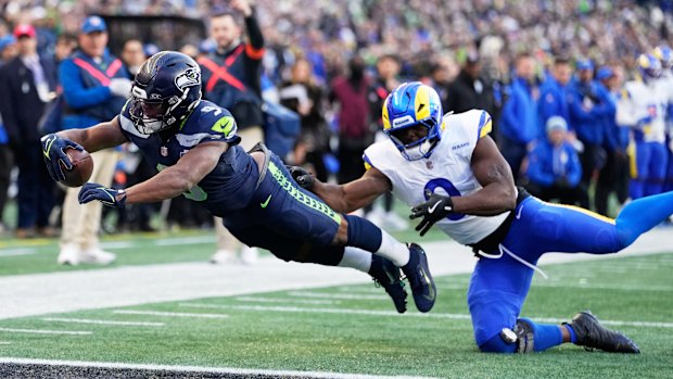 Kenneth Walker scores for the Seahawks to help send them to the Super Bowl.